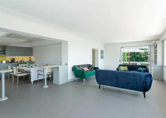 The Gatsby Mansion *