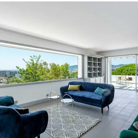 וילה The Gatsby Mansion אנטיב