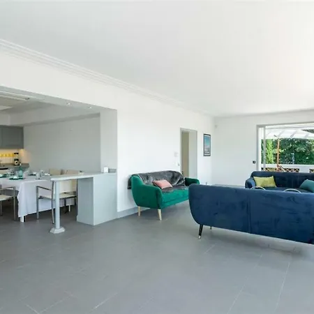 The Gatsby Mansion *