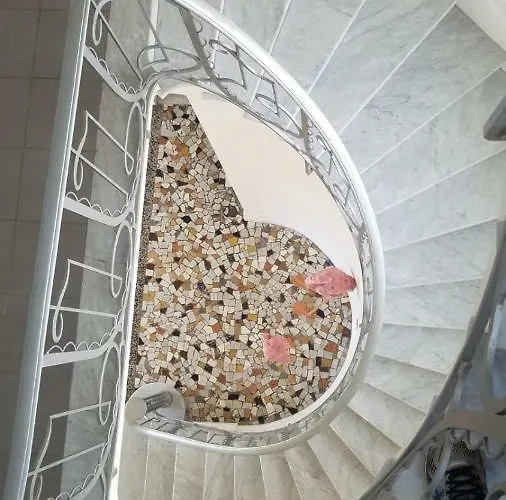 The Gatsby Mansion *